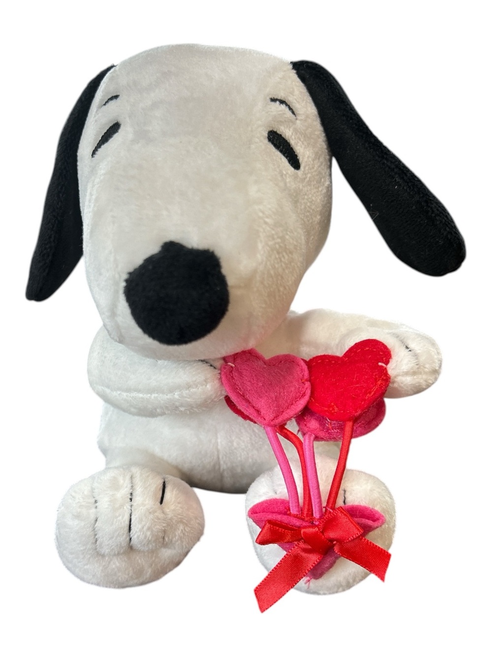 Hallmark 2022 Peanuts Snoopy Holding Hearts Plush 7” Stuffed Animal New No Tags.